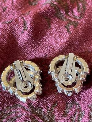 PENDANT AND CLIP ON EARRINGS