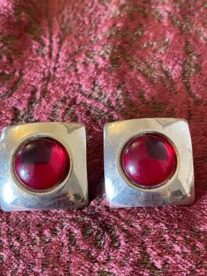 CUFFLINKS AND EARRINGS
