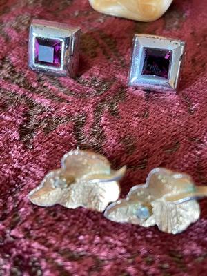 CUFFLINKS AND EARRINGS