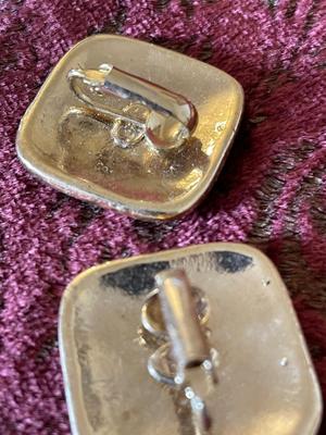 CUFFLINKS AND EARRINGS