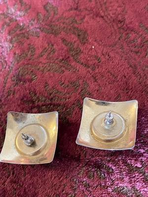 CUFFLINKS AND EARRINGS
