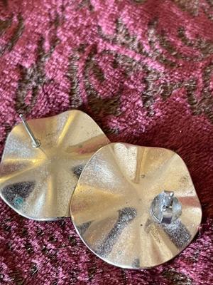 CUFFLINKS AND EARRINGS