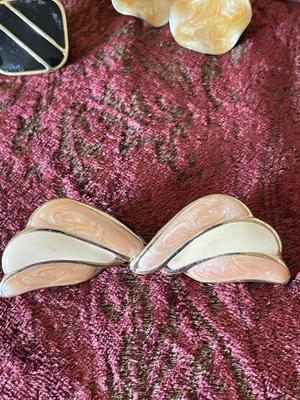 CUFFLINKS AND EARRINGS