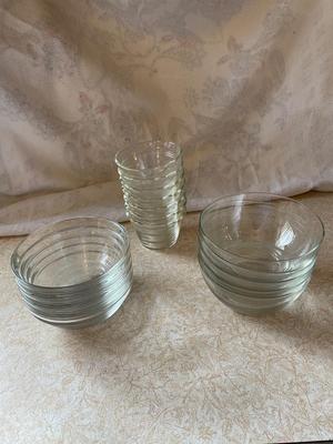 VARIETY OF GLASS BOWLS