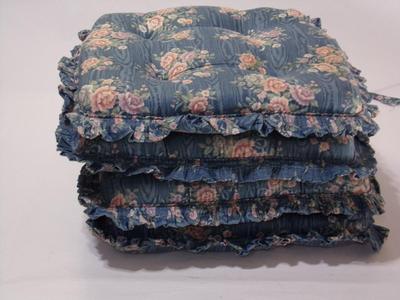 Set of 4 chair cushions & 4 matching place mats
