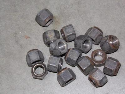 lug nut set