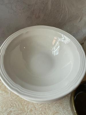 CEREAL BOWLS AND FOUR TAKAHASHI CERAMIC SAKE CUPS