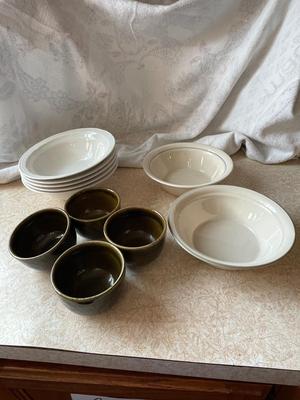 CEREAL BOWLS AND FOUR TAKAHASHI CERAMIC SAKE CUPS