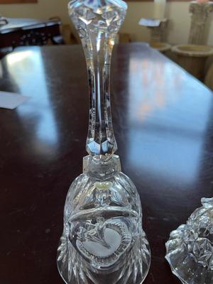 SMALL QUARTZ MANTEL CLOCK & 2 LEAD CRYSTAL BELLS
