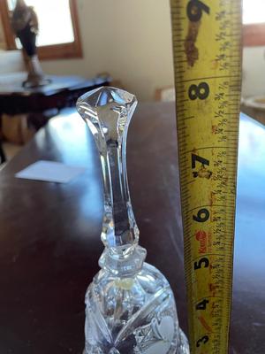 SMALL QUARTZ MANTEL CLOCK & 2 LEAD CRYSTAL BELLS