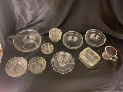 A VARIETY OF DIFFERENT BOWLS AND KITCHEN ITEMS