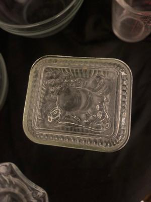 A VARIETY OF DIFFERENT BOWLS AND KITCHEN ITEMS