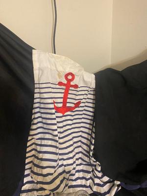 APRONS, POT HOLDERS, 2 QT LIQUID MEASURING CUP & OTHER MISC KITCHEN ITEMS