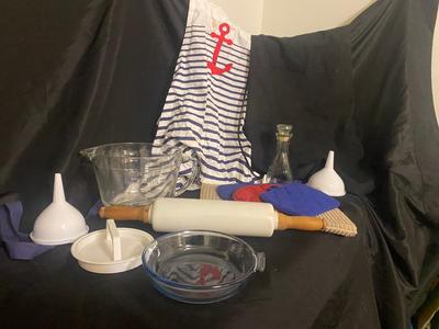 APRONS, POT HOLDERS, 2 QT LIQUID MEASURING CUP & OTHER MISC KITCHEN ITEMS