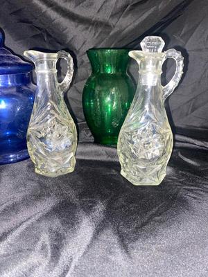 COBALT BLUE, EMERALD GREEN AND CLEAR GLASS ITEMS