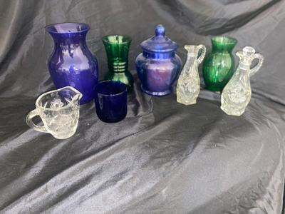 COBALT BLUE, EMERALD GREEN AND CLEAR GLASS ITEMS