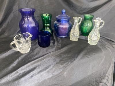COBALT BLUE, EMERALD GREEN AND CLEAR GLASS ITEMS