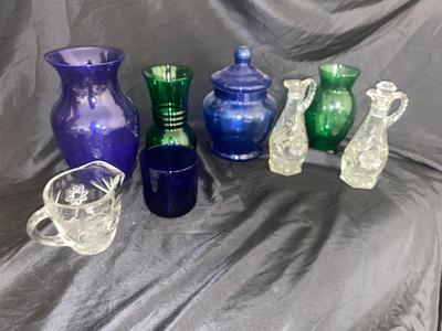 COBALT BLUE, EMERALD GREEN AND CLEAR GLASS ITEMS