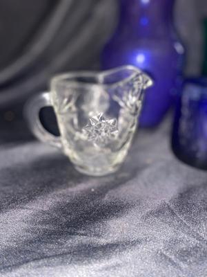 COBALT BLUE, EMERALD GREEN AND CLEAR GLASS ITEMS