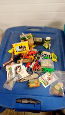 LOT 88 LARGE LOTOF VINTAGE SMALLS