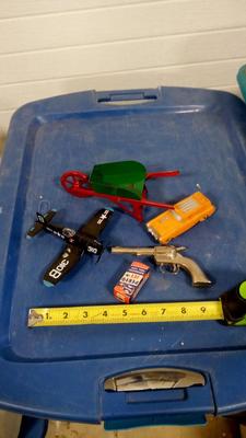LOT 94 LOT OF TOYS