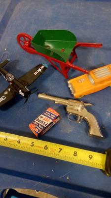 LOT 94 LOT OF TOYS