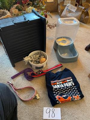 VARIETY OF DOG ITEMS PLUS FOLDING DOGGIE STAIRS