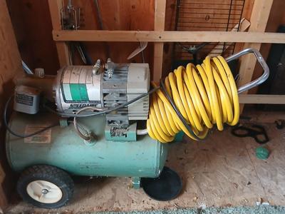 3/4 Horsepower Speedaire air compressor with hose