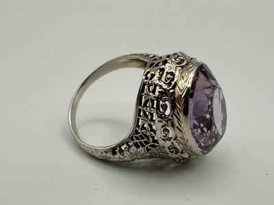 14k White Gold Ring w/ Amethyst
