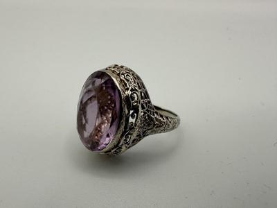 14k White Gold Ring w/ Amethyst