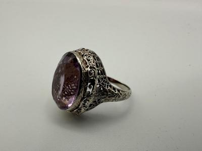 14k White Gold Ring w/ Amethyst