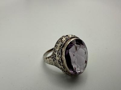 14k White Gold Ring w/ Amethyst