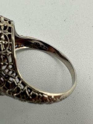 14k White Gold Ring w/ Amethyst