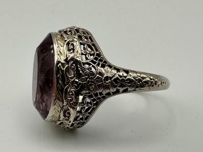 14k White Gold Ring w/ Amethyst