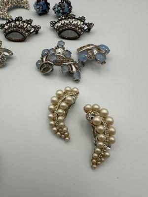 Earrings & Brooches Lot