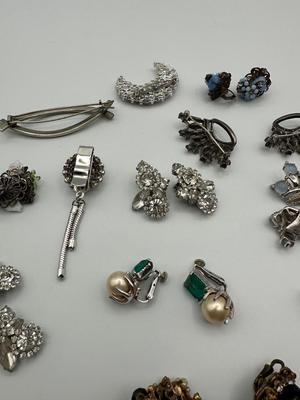 Earrings & Brooches Lot