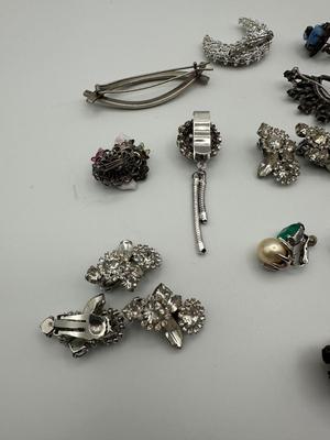 Earrings & Brooches Lot