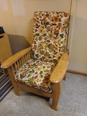 Vintage Mission oak chair reclining lounge chair