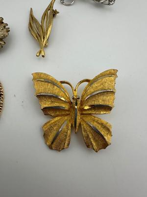 Decorative Brooch Lot