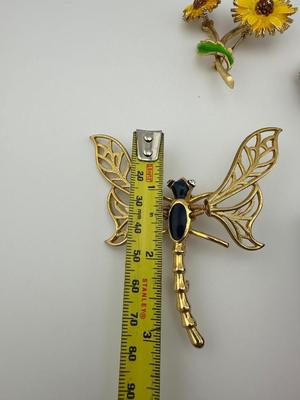 Decorative Brooch Lot