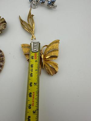 Decorative Brooch Lot