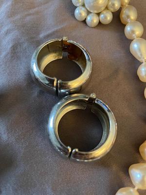 NECKLACE AND CLIP ON EARRINGS