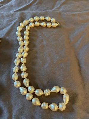 NECKLACE AND CLIP ON EARRINGS