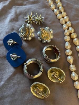 NECKLACE AND CLIP ON EARRINGS