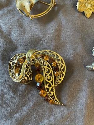 WOMENS DECORATIVE PINS