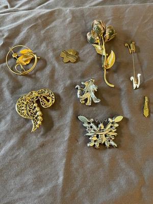 WOMENS DECORATIVE PINS