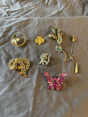 WOMENS DECORATIVE PINS