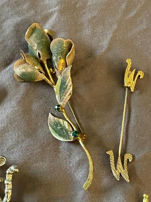 WOMENS DECORATIVE PINS