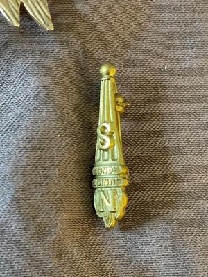 WOMENS DECORATIVE PINS
