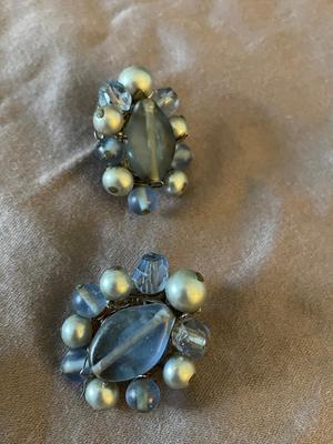 VINTAGE CLIP ON EARRINGS